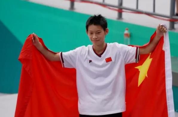 中国完成零的突破！最年轻亚运冠军诞生！15岁小将打破2大纪录！(6)