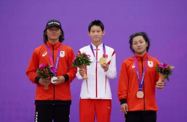 中国完成零的突破！最年轻亚运冠军诞生！15岁小将打破2大纪录！(7)