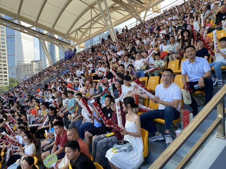 拼尽全力1：2憾负 球迷高呼：中国香港队，我们真的爱你！(3)