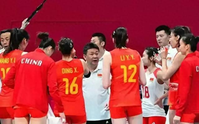 中国女排为何能横扫日本队夺冠，郎平点评一针见血，蔡斌终于懂了(2)