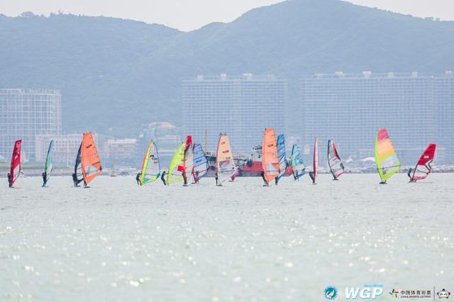 国际旅游岛帆板大奖赛 引领三亚湾体育旅游新风尚(2)