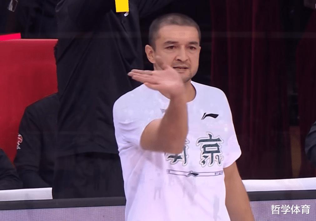 青岛赢同曦1分！来看赛后，刘维伟和西热力江说了什么？