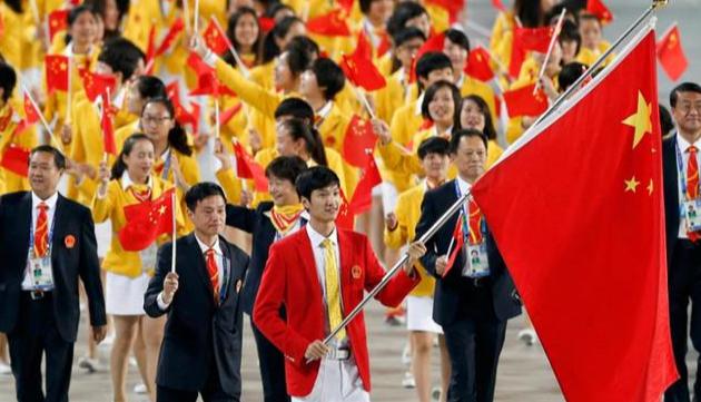 愤怒！小学生运动会高举日本国旗，校方回应遭质疑，模仿亚运会？