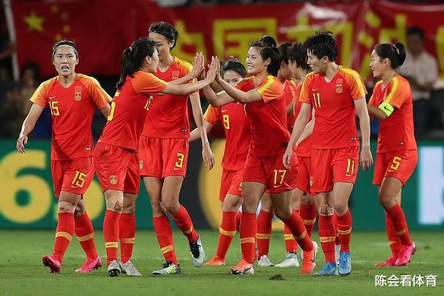 钱赚多了没斗志？日本教练讲了实话：中国女足出局是有原因的！