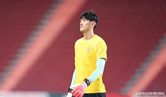 国足0比3输韩国，让颜骏凌首发更稳定，刘彬彬更不该入选国家队