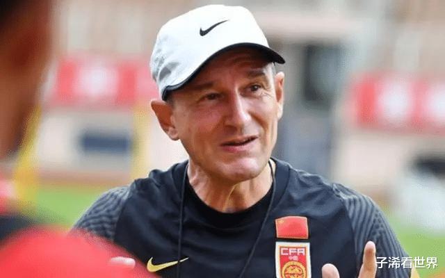 天津媒体正式确认！国足教练组收坏消息，扬科维奇这回麻烦大了