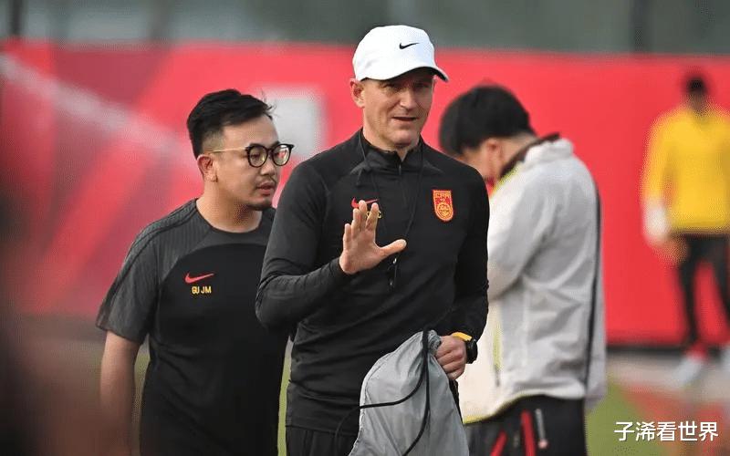 天津媒体正式确认！国足教练组收坏消息，扬科维奇这回麻烦大了(3)