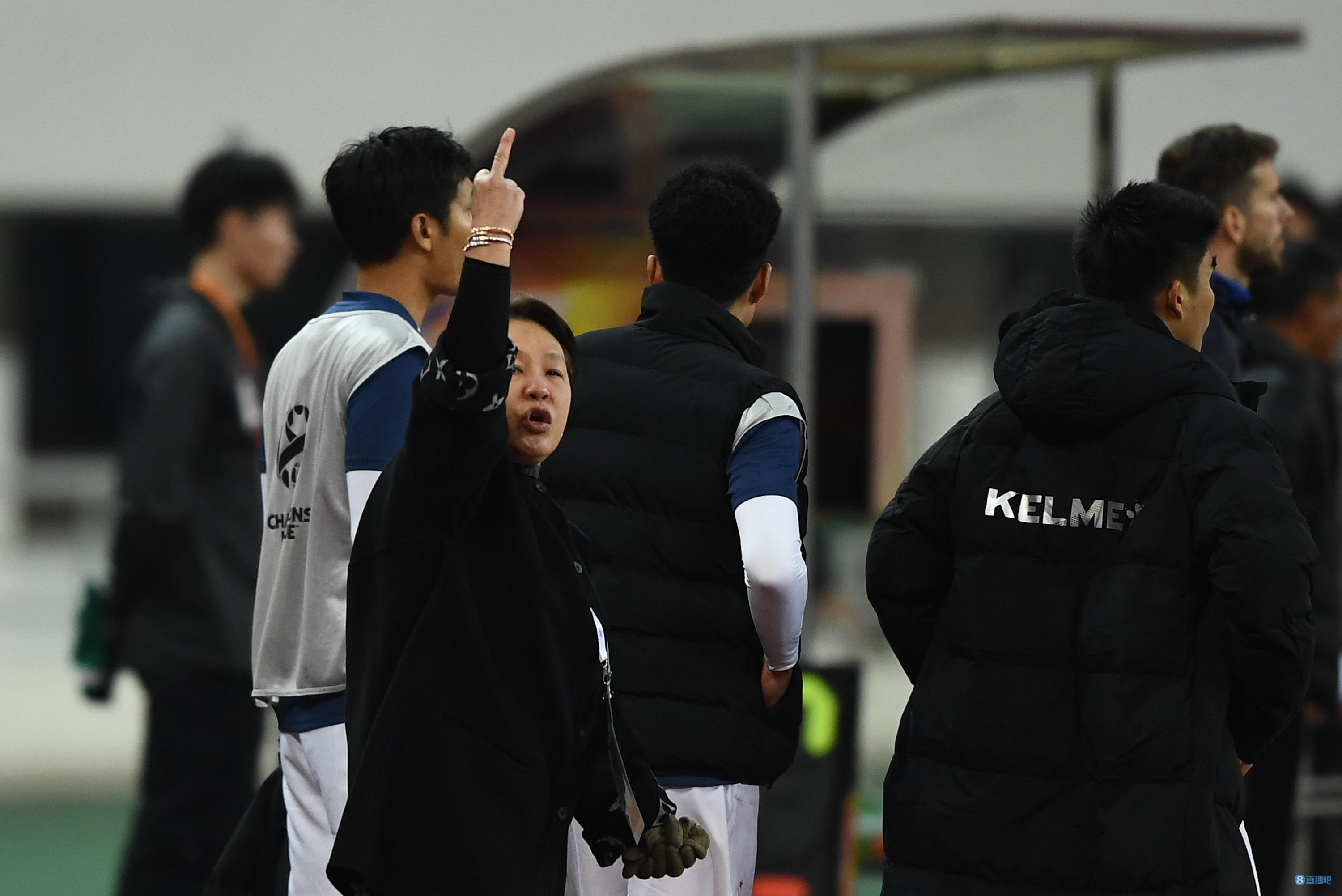 黄健翔：泰国球队为何敢客场卷入群殴？因为他们不怕我们了
