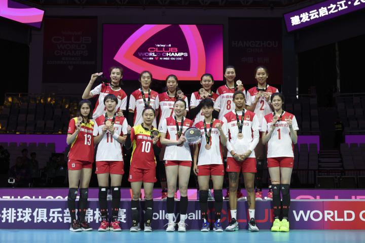 季军！第三次出战世俱杯的天津女排，站上领奖台创队史最佳