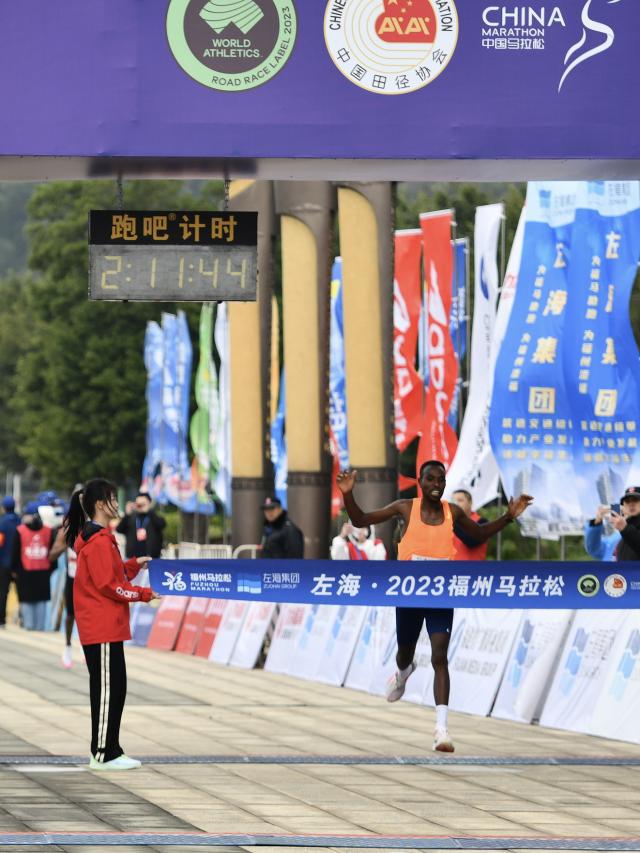 2023福州马拉松落幕 中国女子选手丁常琴夺冠