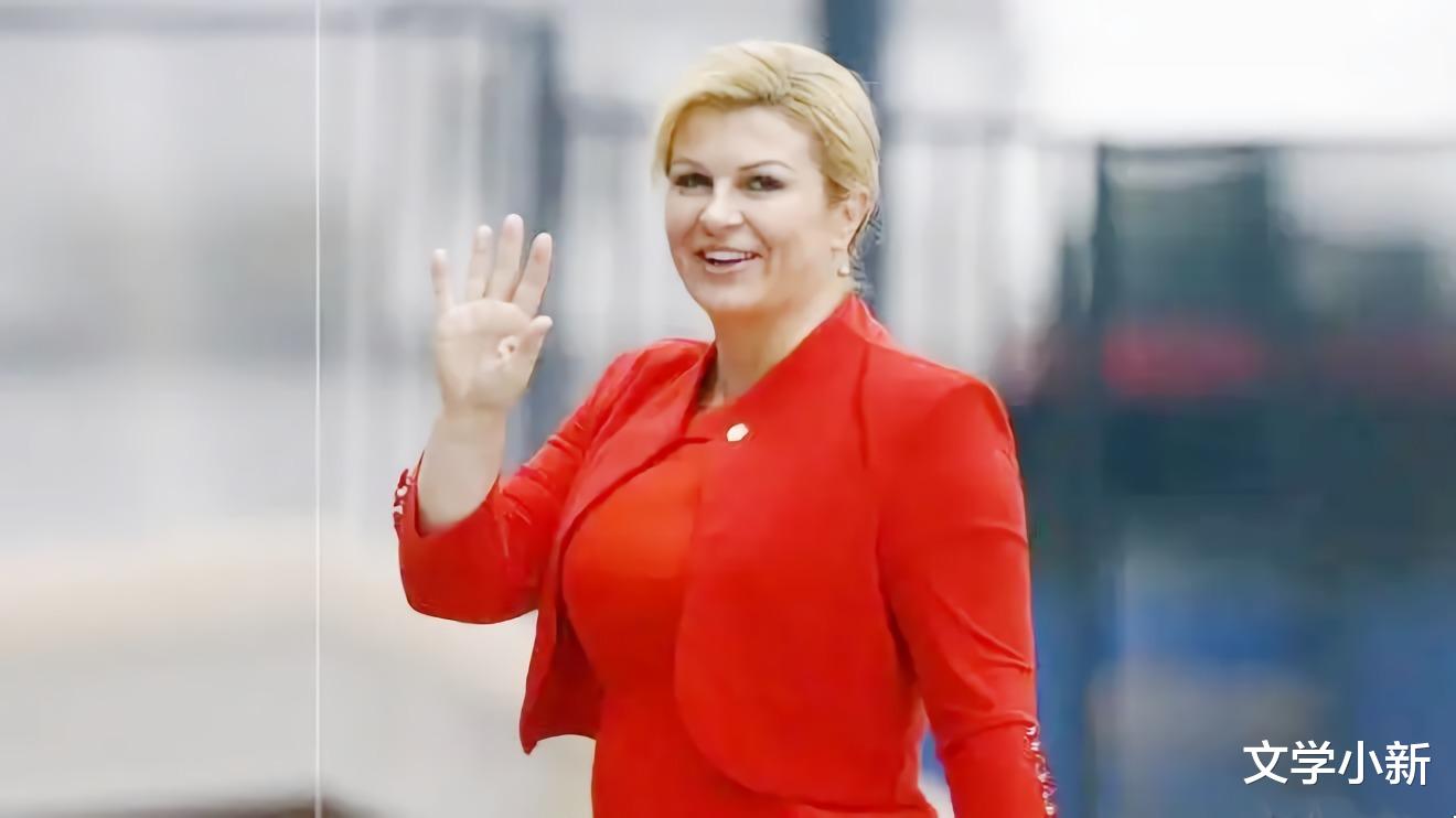 克罗地亚美女总统：身材太好被喷胸大，六大惊世举动，特别爱足球(8)