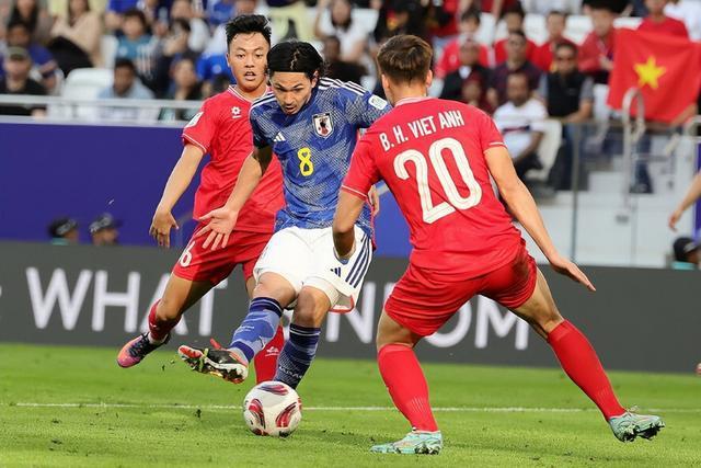 亚洲杯第2轮时间更新！中国队19点30分冲击首胜，日韩遭遇阻击(4)
