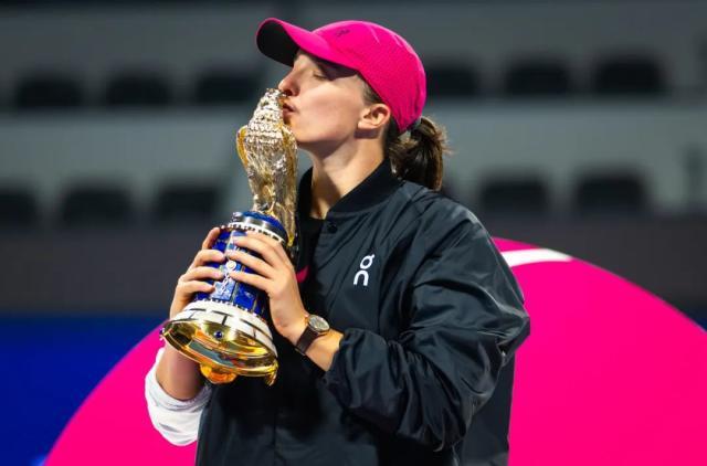 多哈站三连冠 斯瓦泰克新赛季首夺WTA1000赛冠军(1)