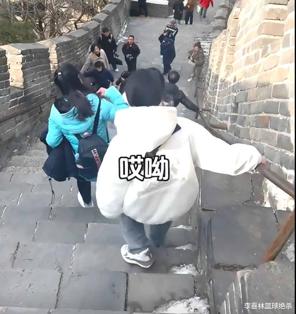 暖心！全红婵哥哥来北京陪妹妹过春节+爬长城，网友：大哥真好(3)