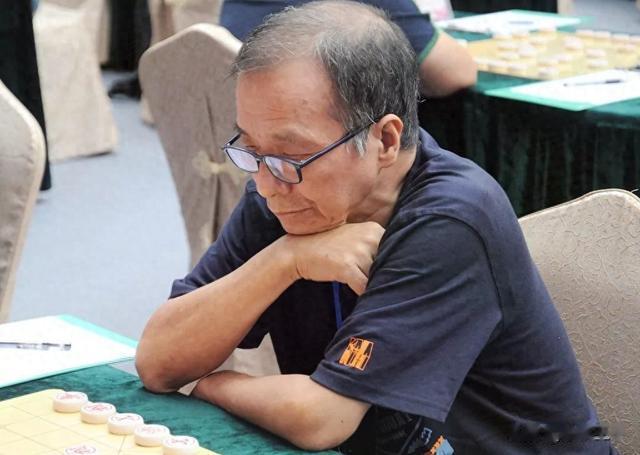 他15岁才开始学棋 却赢下胡荣华杨官璘八位棋坛名宿 70多岁仍在征战