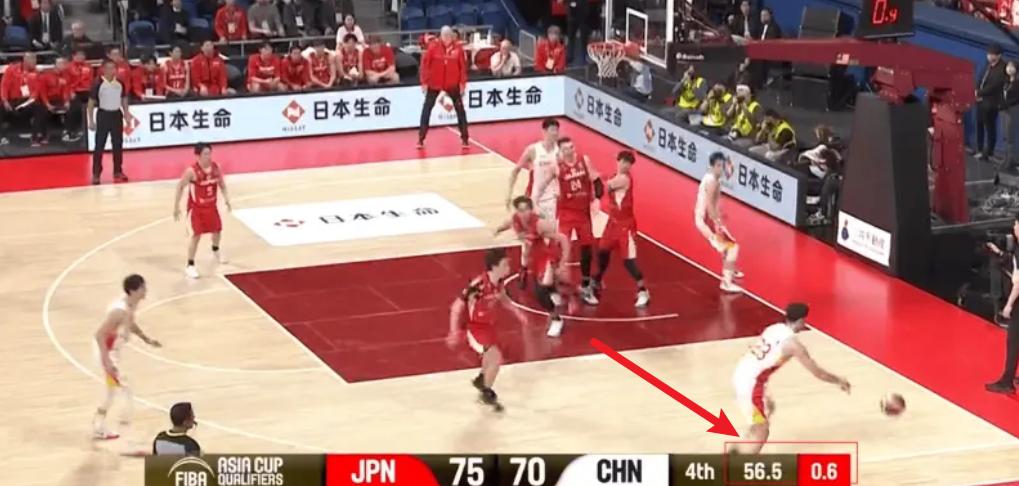 10秒去哪了？中国男篮选择前场发球 按规则确实要扣10秒(2)