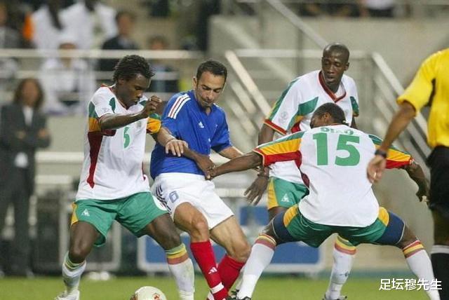 非洲球队在单届世界杯小组赛保持不败，历史上只有4例——有一个球队独占两次(2)