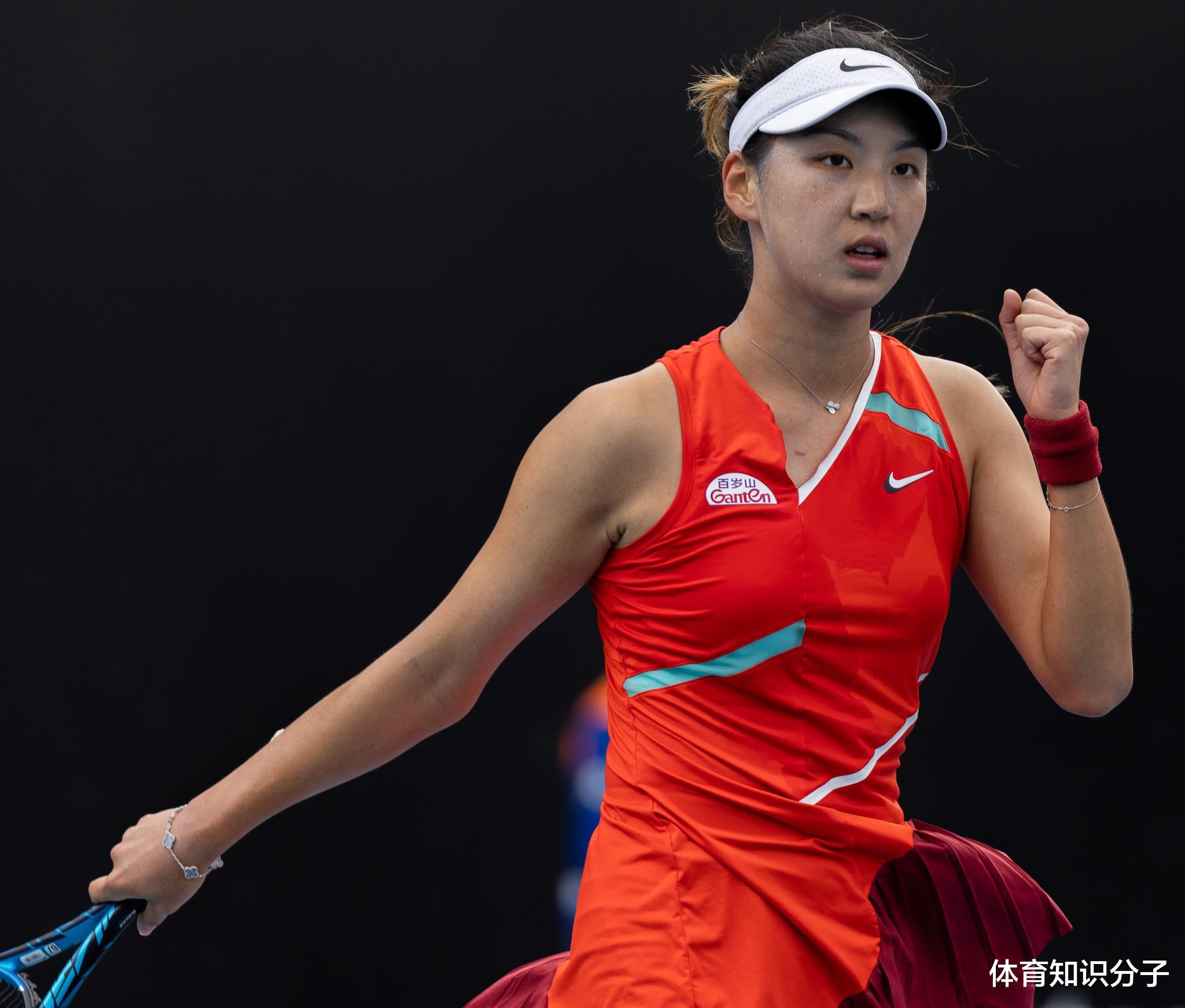 2比1险胜3号种子！23岁女网大满贯冠军归来，未来取代郑钦文？(5)