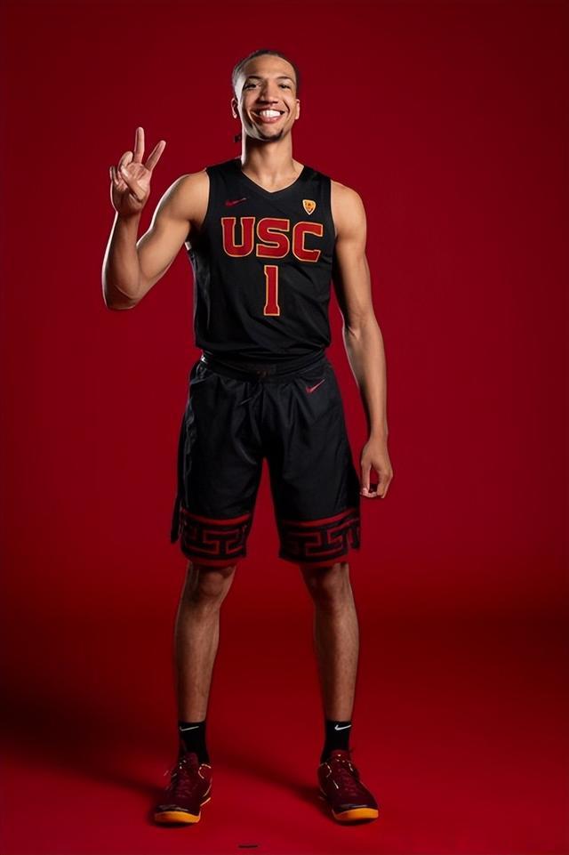 NCAA泽维尔后卫德斯蒙德-克劳德宣布转学至USC南加州大学(2)