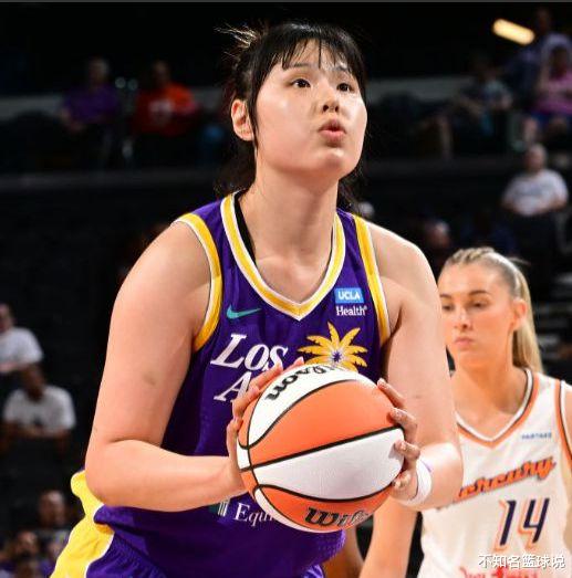 WNBA官宣：李月汝入选火花新赛季12人名单 成功留队16日首秀
