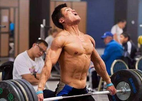 中国体坛的肌肉代表，朱婷肌肉不输爷们，郑智腹肌在国足是无敌的(3)