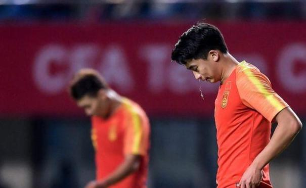 国奥失误太多，无人盯防把球传给对手，中国足球还剩什么？