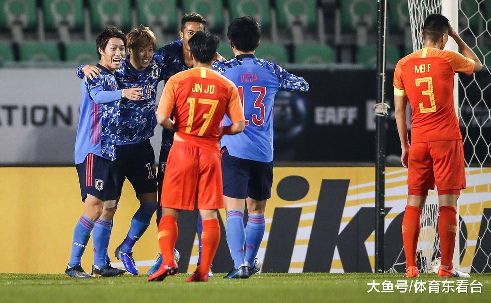 姜至鹏飞踹！中国足球被骂惨了！央视发声：他们不是敌人，是同胞(4)