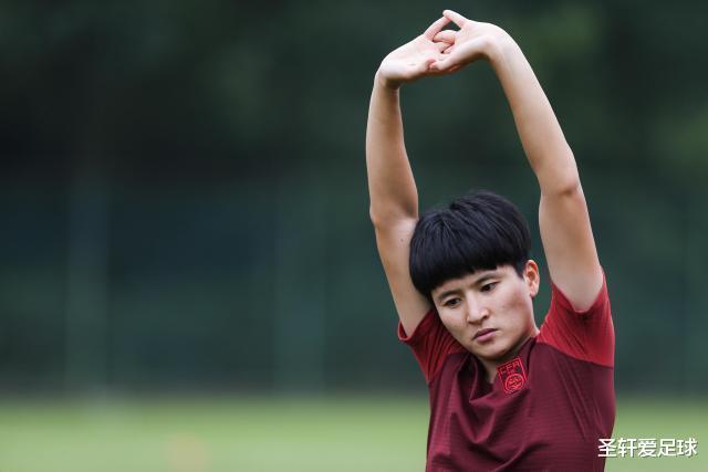冲击奥运！中国女足一半主力落选，贾秀全启用18岁小白：太疯狂！(5)
