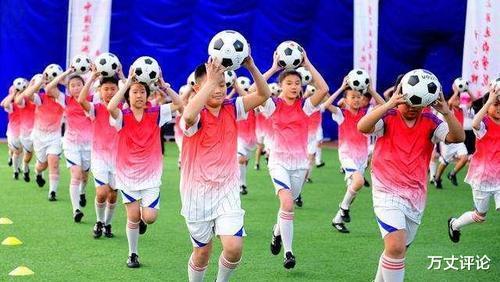中国人根本就不爱踢足球，很多骂国足的人扪心自问真的碰过足球？(5)