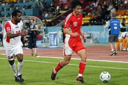中国足球最让人遗憾的2位球员，一个毁于球队，一个毁于自己(1)