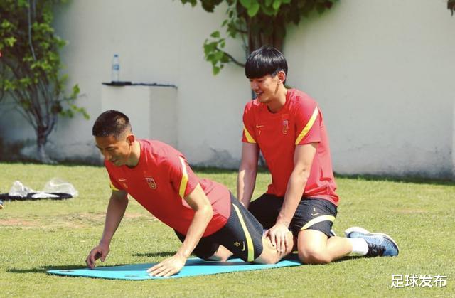 卓尔国门董春雨晒国足训练照，他和颜骏凌是这样训练的……(4)