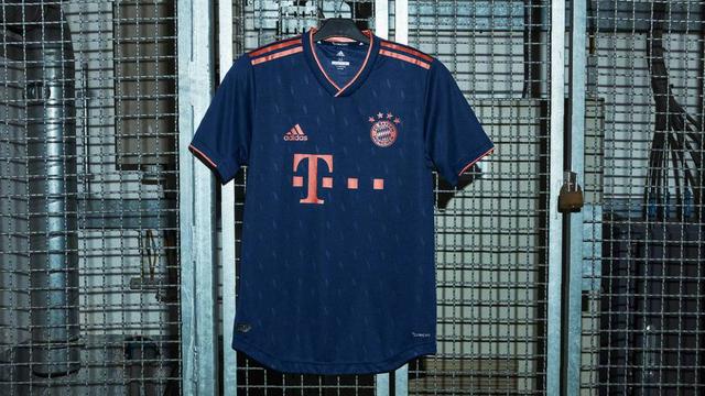 拜仁01年欧冠球衣 拜仁新赛季欧冠球衣正式发布(2)