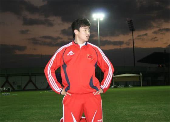 35岁鲁能功勋退役，曾是最年轻国脚，三夺联赛冠军，望转型做教练(2)