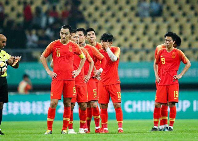 中国足球的悲哀，这位球员里外不是“人”，能力差还成为归化球员(4)