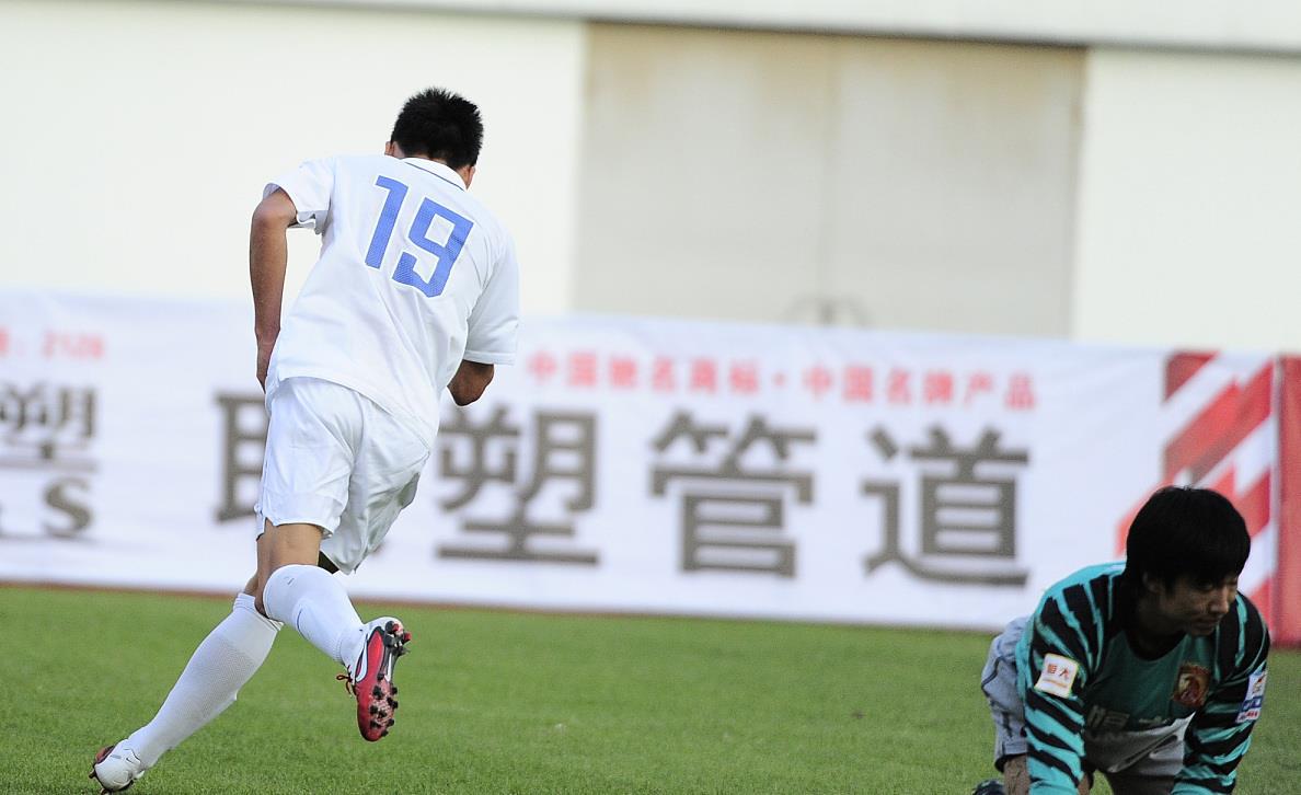 广州恒大热身赛发挥很出色，年轻球员得到锻炼，未来夺冠稳了吗？(4)