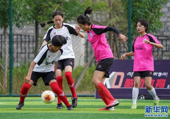 西藏拉萨首次举办民间女子足球赛(1)