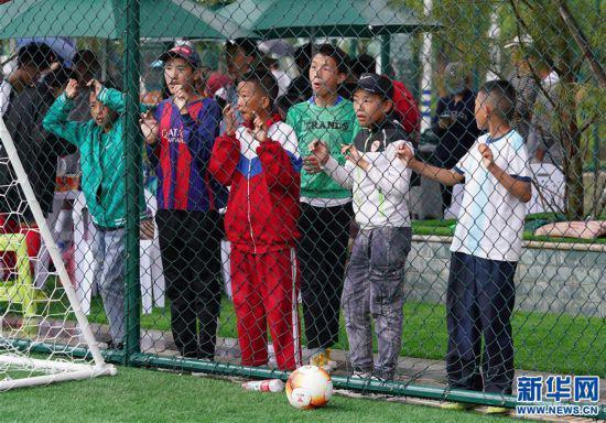 西藏拉萨首次举办民间女子足球赛(4)