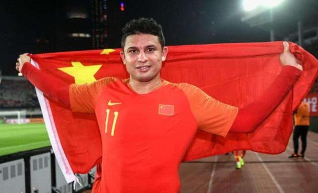 中国足球有眼无珠！首位非华裔归化球员被卡帅放弃，非伤病问题(1)