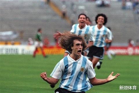 上世纪90年代足坛最好的中锋，阿根廷战神巴蒂斯图塔！(9)