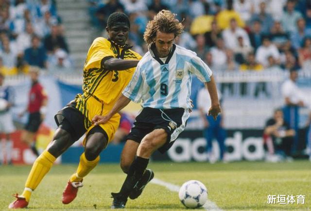 上世纪90年代足坛最好的中锋，阿根廷战神巴蒂斯图塔！(11)