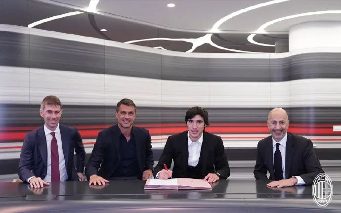 官方丨 AC米兰足球俱乐部签下桑德罗·托纳利(2)