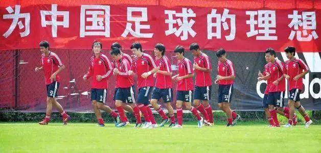 中国男足现在有什么好的方法来提高球队的战斗力？(5)