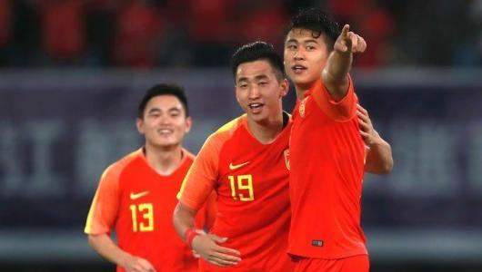 中国男足现在有什么好的方法来提高球队的战斗力？(9)