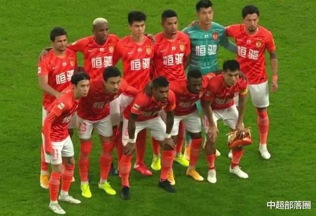 中国足球第2次！恒大3名归化球员同唱国歌，5个月后有望在国足上演(2)