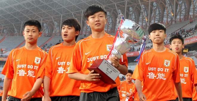 董路：中国足球10年无希望，国足崛起要靠大连广州青岛！(1)