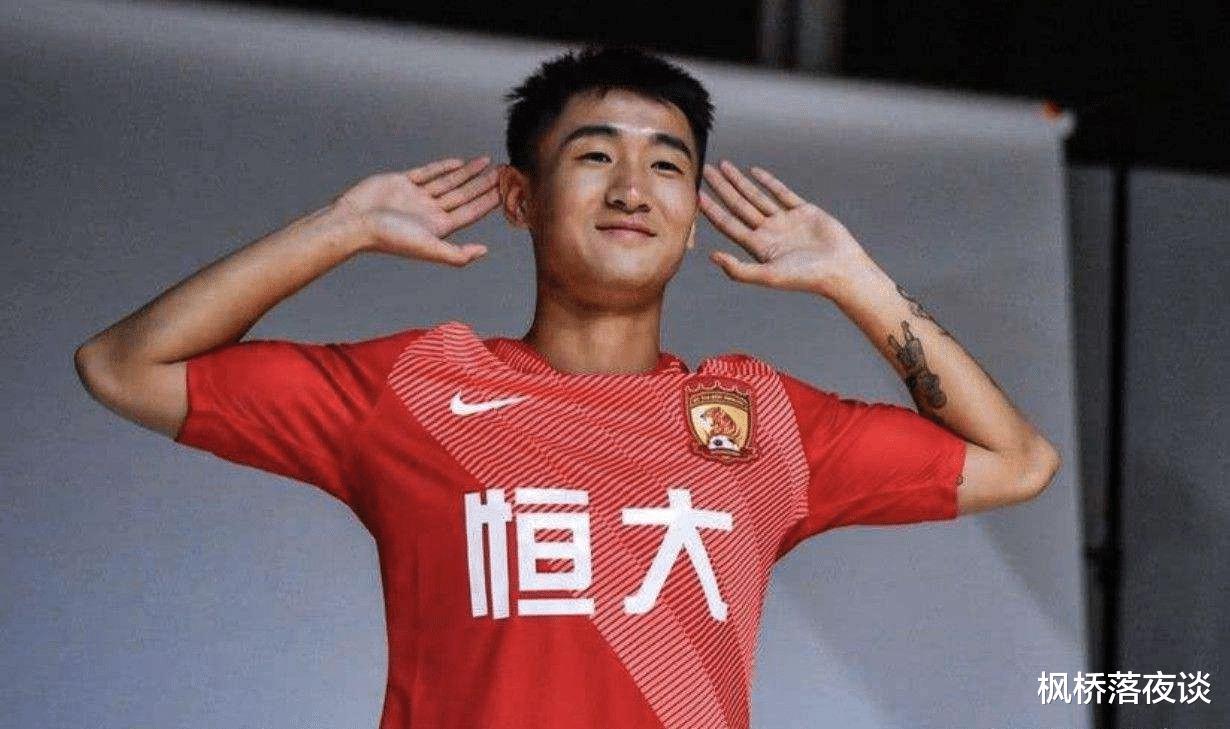 中国球员靠得住！27岁鲁能悍将一脚世界波证明，未来是他们的！(5)