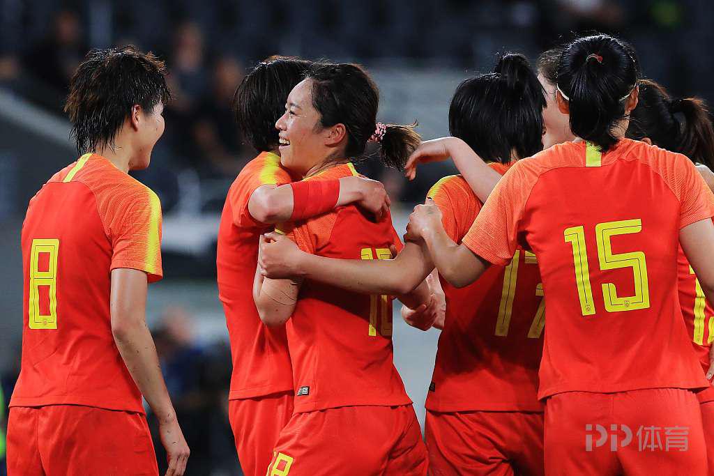 中国国奥男足三战皆墨，中国女足三战不败，两队表现大相径庭。