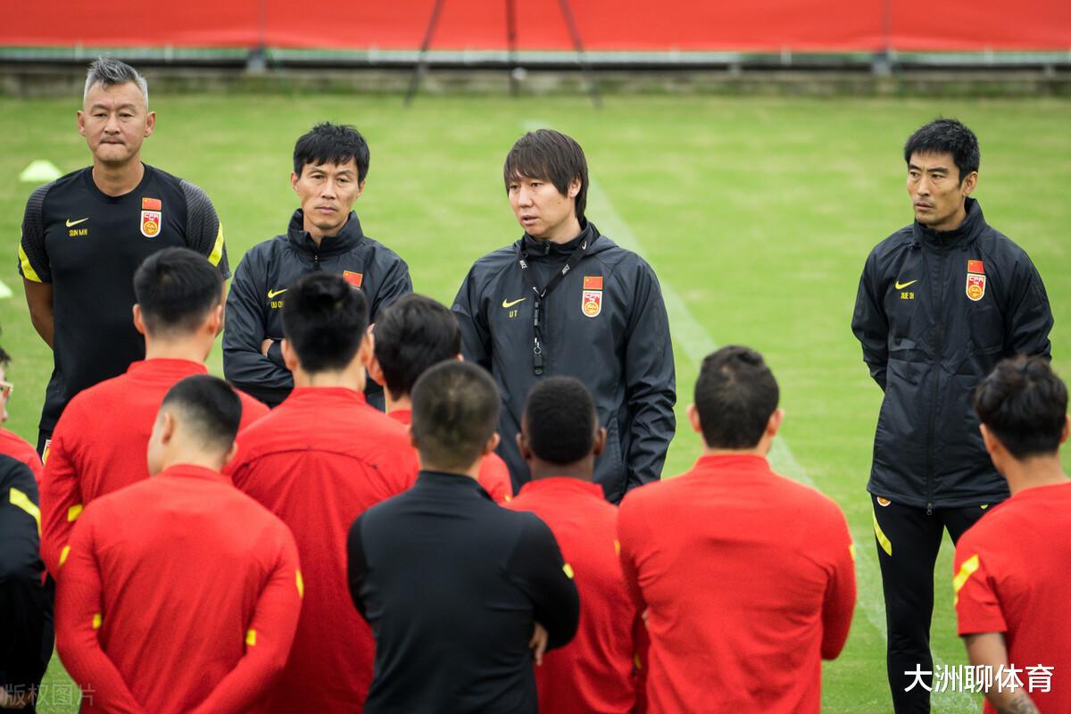 三名归化球员确定在中国，李铁国足集训质量靠谱了！世预赛有希望(5)