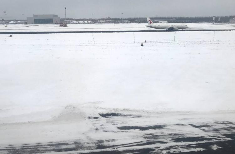 西媒: 皇马球员已被困在飞机里3个小时, 飞机因暴雪而无法起飞(1)