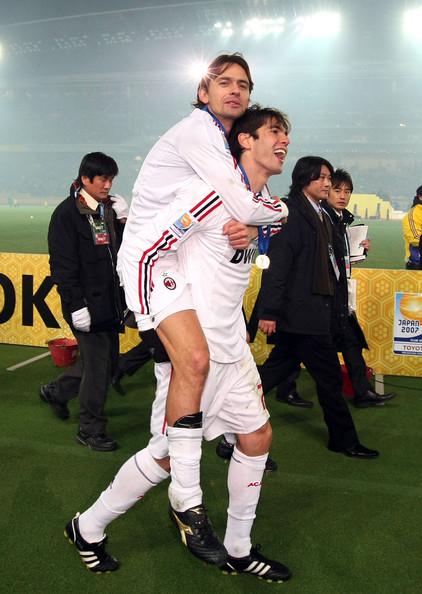 2006-2007欧冠 淘汰赛 人员老化、球星流失｜遭遇重重阻碍的米兰为何能在07年夺取欧冠(12)